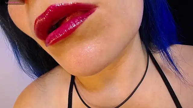 Snapshot of alicia_moom chatting on 10.14.25 alicia moom online show from 10.14.25