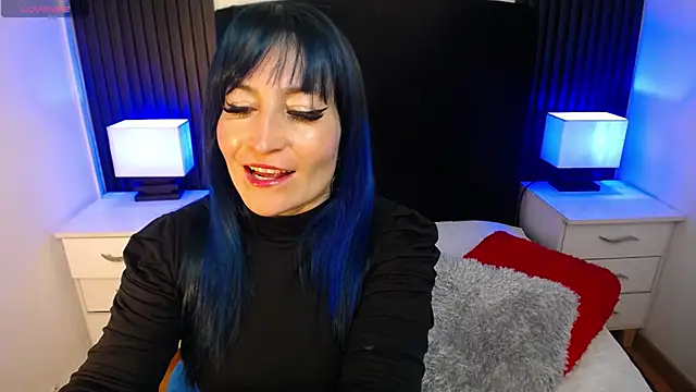 Snapshot of alicia_moom chatting on 10.15.25 alicia moom online show from 10.15.25