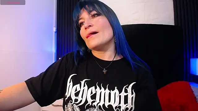 Snapshot of alicia_moom chatting on 10.16.25 alicia moom online show from 10.16.25