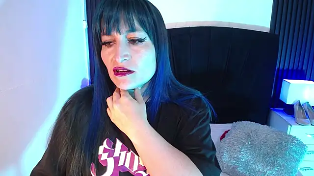 Snapshot of alicia_moom chatting on 11.05.25 alicia moom online show from 11.05.25