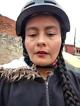 Snapshot of bellapaty chatting on 10.13.25 bellapaty online show from 10.13.25