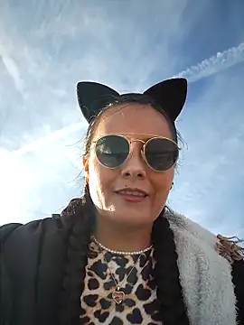 Snapshot of bellapaty chatting on 10.20.25 bellapaty online show from 10.20.25