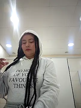 Snapshot of bellapaty chatting on 11.10.25 bellapaty online show from 11.10.25