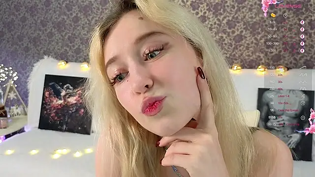 Snapshot of Arveni chatting on 03.19.25 Arveni online show from 03.19.25