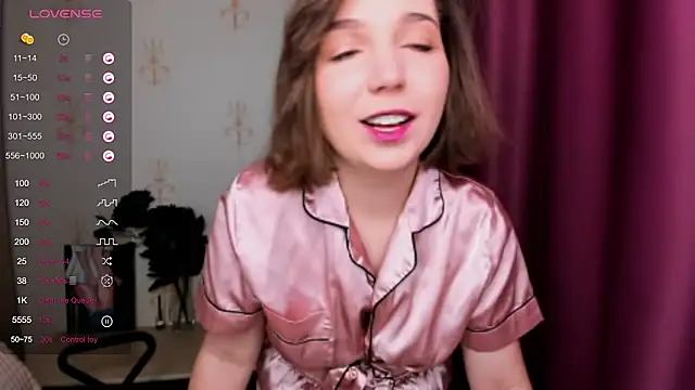 Snapshot of KindHazelHere_ chatting on 02.09.25 KindHazelHere online show from 02.09.25