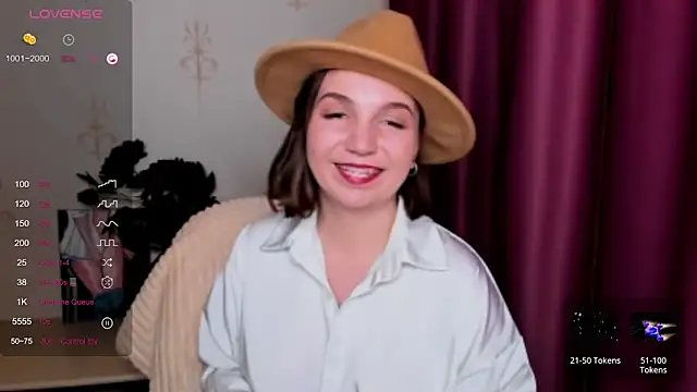 Snapshot of KindHazelHere_ chatting on 02.12.25 KindHazelHere online show from 02.12.25