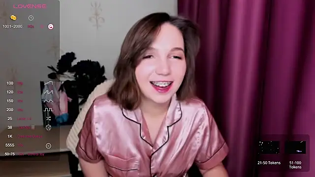 Snapshot of KindHazelHere_ chatting on 02.14.25 KindHazelHere online show from 02.14.25