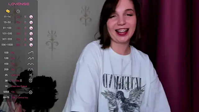 Snapshot of KindHazelHere_ chatting on 02.14.25 KindHazelHere online show from 02.14.25