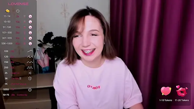 Snapshot of KindHazelHere_ chatting on 02.15.25 KindHazelHere online show from 02.15.25