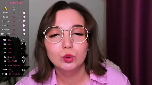 Snapshot of KindHazelHere_ chatting on 03.09.25 KindHazelHere online show from 03.09.25