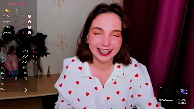 Snapshot of KindHazelHere_ chatting on 09.08.25 KindHazelHere online show from 09.08.25