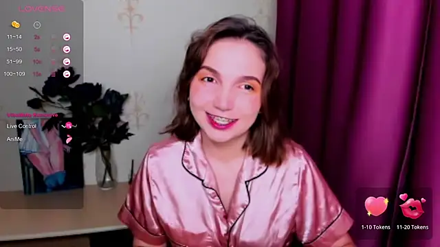 Snapshot of KindHazelHere_ chatting on 09.12.25 KindHazelHere online show from 09.12.25