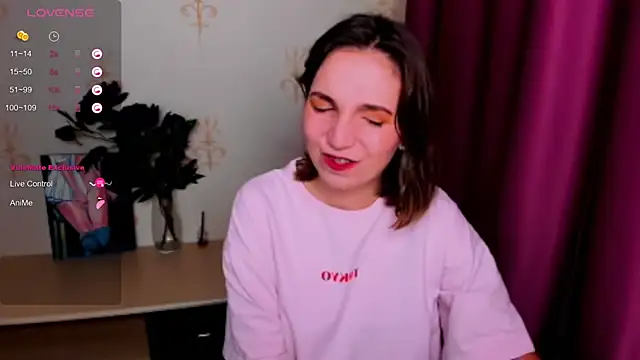 Snapshot of KindHazelHere_ chatting on 09.13.25 KindHazelHere online show from 09.13.25