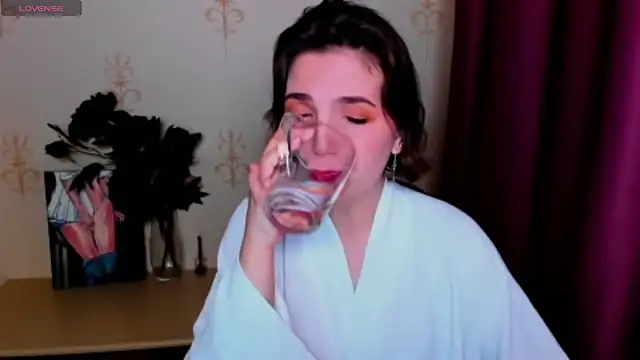 Snapshot of KindHazelHere_ chatting on 09.27.25 KindHazelHere online show from 09.27.25