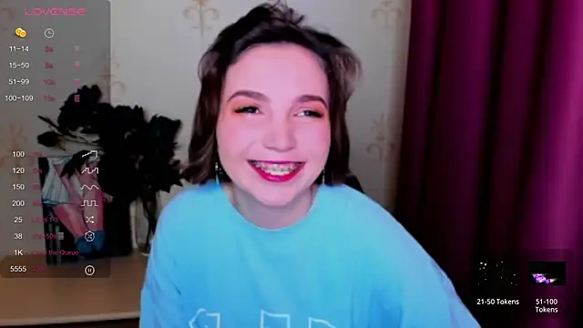 Snapshot of KindHazelHere_ chatting on 09.28.25 KindHazelHere online show from 09.28.25