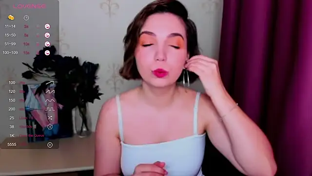 Snapshot of KindHazelHere_ chatting on 10.04.25 KindHazelHere online show from 10.04.25