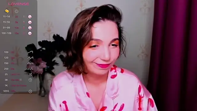 Snapshot of KindHazelHere_ chatting on 10.06.25 KindHazelHere online show from 10.06.25