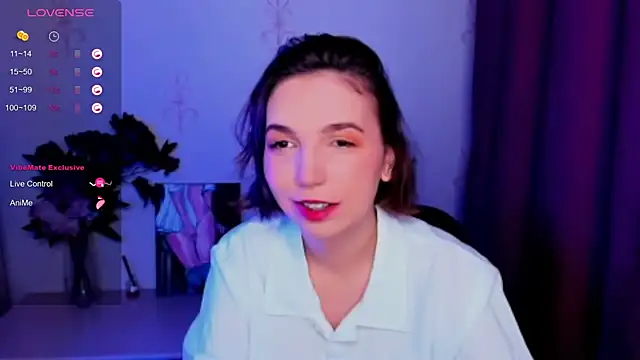 Snapshot of KindHazelHere_ chatting on 10.13.25 KindHazelHere online show from 10.13.25