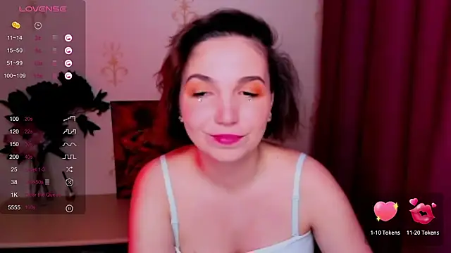 Snapshot of KindHazelHere_ chatting on 10.19.25 KindHazelHere online show from 10.19.25