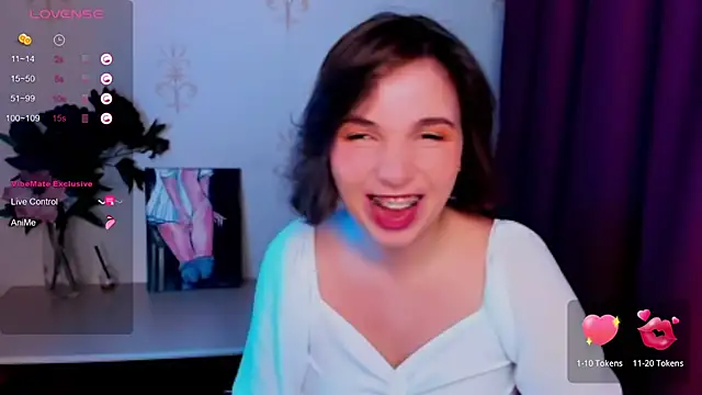 Snapshot of KindHazelHere_ chatting on 10.21.25 KindHazelHere online show from 10.21.25