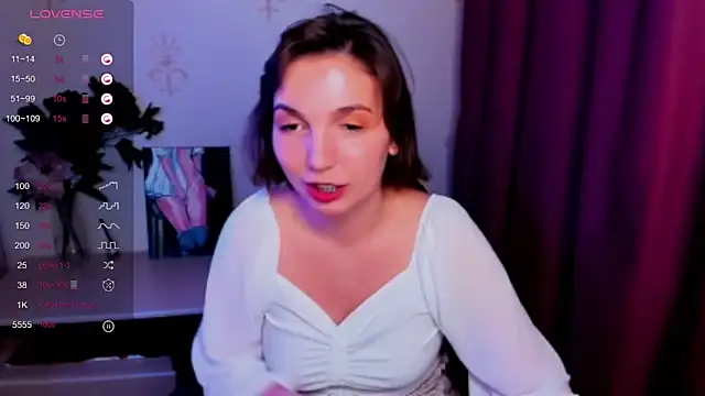 Snapshot of KindHazelHere_ chatting on 10.21.25 KindHazelHere online show from 10.21.25