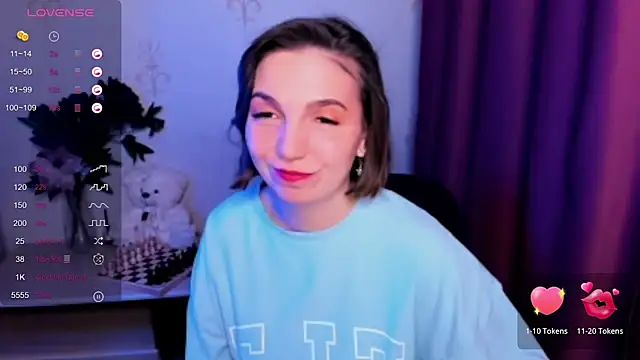 Snapshot of KindHazelHere_ chatting on 11.04.25 KindHazelHere online show from 11.04.25