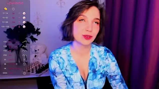 Snapshot of KindHazelHere_ chatting on 11.05.25 KindHazelHere online show from 11.05.25