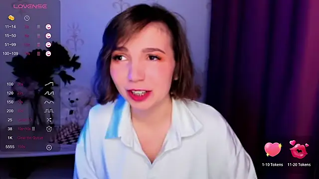 Snapshot of KindHazelHere_ chatting on 11.06.25 KindHazelHere online show from 11.06.25