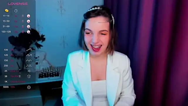 KindHazelHere  online show from 12.04.25