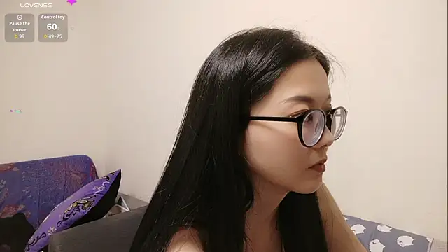 Snapshot of Lu_Nana chatting on 11.15.25 Lu Nana online show from 11.15.25