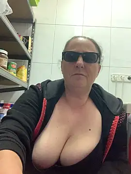 Snapshot of eroticjessitop chatting on 03.17.25 eroticjessitop online show from 03.17.25