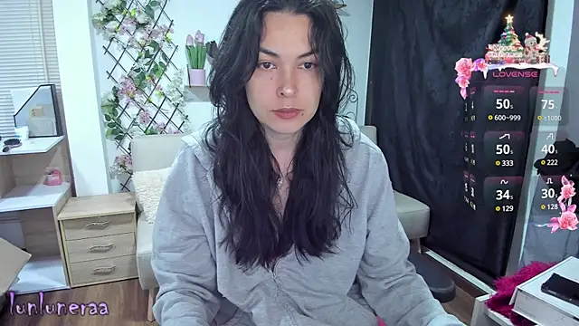Lunlunera online show from 12.18.24