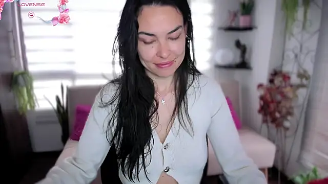 Snapshot of Lunlunera chatting on 09.27.25 Lunlunera online show from 09.27.25