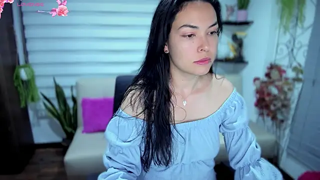 Snapshot of Lunlunera chatting on 09.30.25 Lunlunera online show from 09.30.25