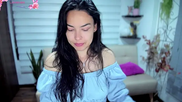 Snapshot of Lunlunera chatting on 10.07.25 Lunlunera online show from 10.07.25