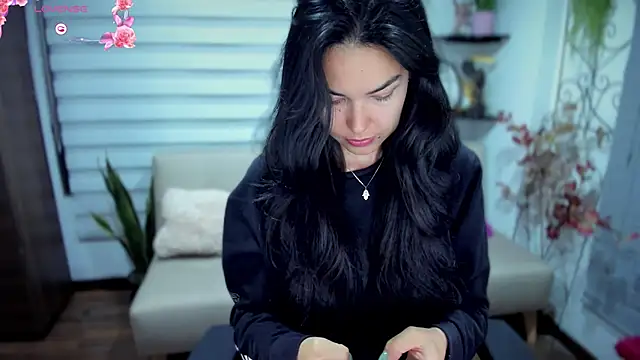 Snapshot of Lunlunera chatting on 10.14.25 Lunlunera online show from 10.14.25