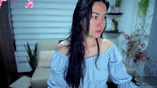 Snapshot of Lunlunera chatting on 10.17.25 Lunlunera online show from 10.17.25