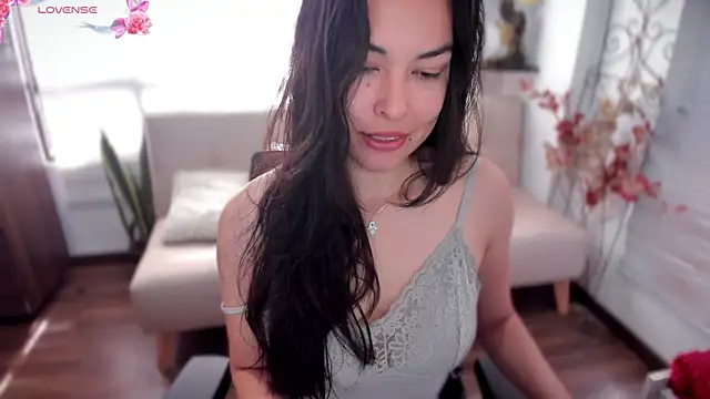 Snapshot of Lunlunera chatting on 10.23.25 Lunlunera online show from 10.23.25