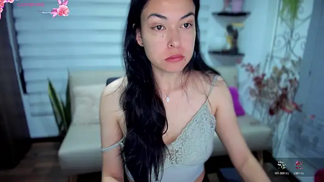 Snapshot of Lunlunera chatting on 10.24.25 Lunlunera online show from 10.24.25