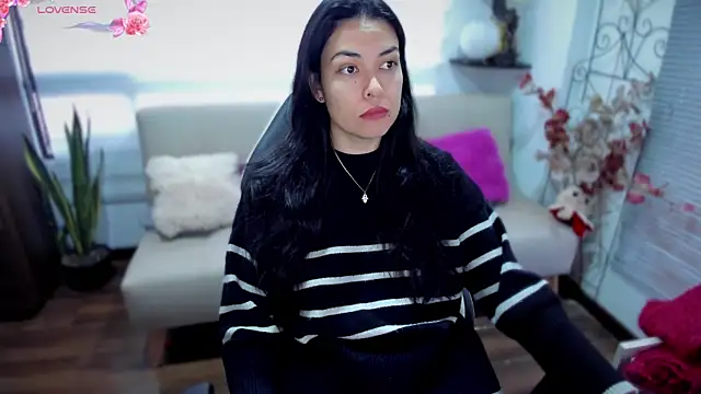 Snapshot of Lunlunera chatting on 10.26.25 Lunlunera online show from 10.26.25