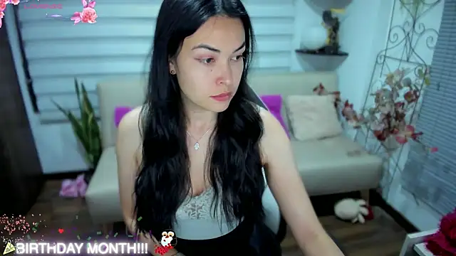 Snapshot of Lunlunera chatting on 11.03.25 Lunlunera online show from 11.03.25