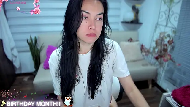 Snapshot of Lunlunera chatting on 11.07.25 Lunlunera online show from 11.07.25