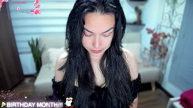 Snapshot of Lunlunera chatting on 11.08.25 Lunlunera online show from 11.08.25