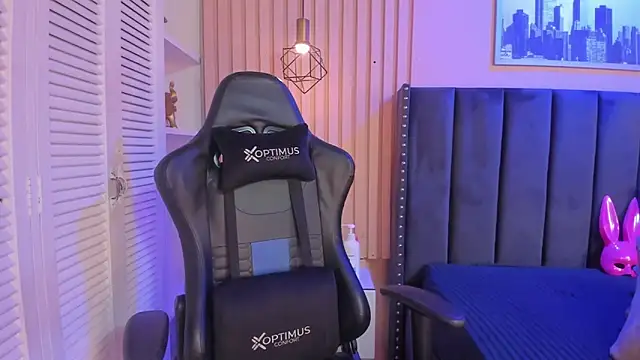 Snapshot of ashlye_miller_ chatting on 10.10.25 ashlye miller online show from 10.10.25