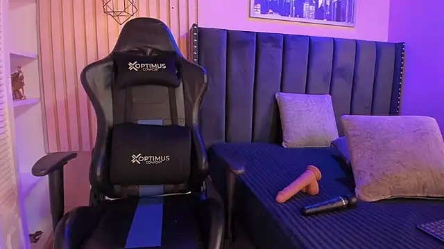 Snapshot of ashlye_miller_ chatting on 10.15.25 ashlye miller online show from 10.15.25