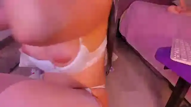 Snapshot of isa_red_hair chatting on 02.08.25 isa red hair online show from 02.08.25