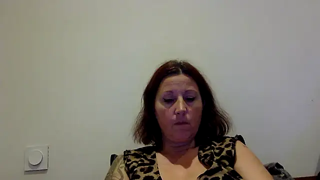 Snapshot of feline27 chatting on 10.17.25 feline27 online show from 10.17.25