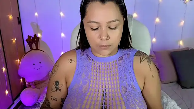 Snapshot of bigbooty-30 chatting on 12.18.24 bigbooty-30 online show from 12.18.24