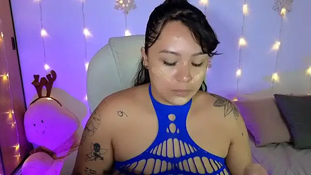 Snapshot of bigbooty-30 chatting on 12.20.24 bigbooty-30 online show from 12.20.24