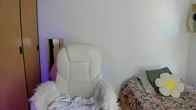 Snapshot of bigbooty-30 chatting on 03.08.25 bigbooty-30 online show from 03.08.25